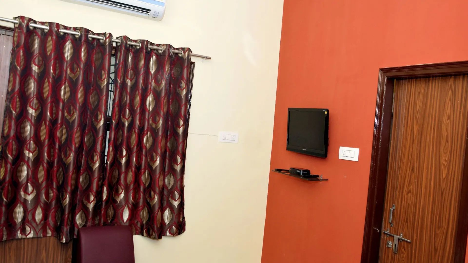 Oyo Flagship 128 Aparajita Varanasi 2*,