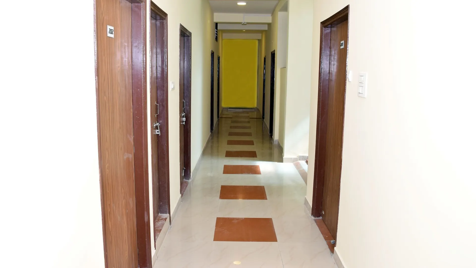 Oyo Flagship 128 Aparajita Varanasi 2*,  India