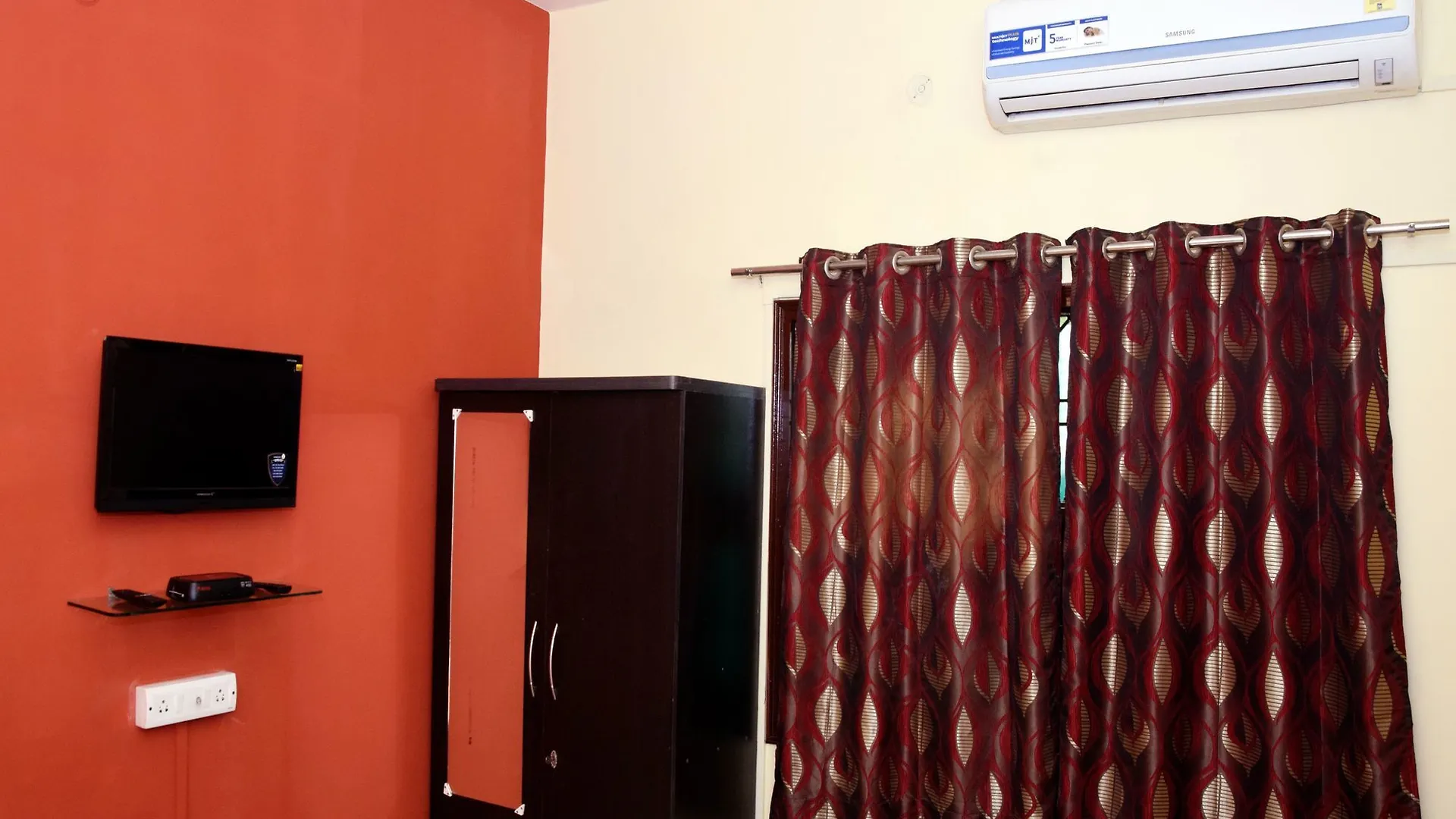 Oyo Flagship 128 Aparajita Varanasi