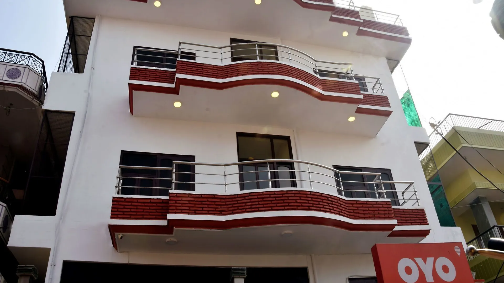 Oyo Flagship 128 Aparajita Varanasi